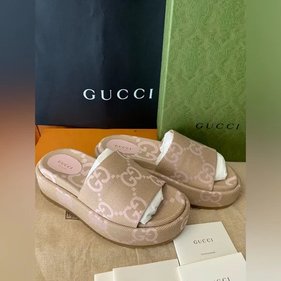 Sold✨Spanking BRAND NEW GUCCI SANDALS✨✨✨ - Picture 2 of 15